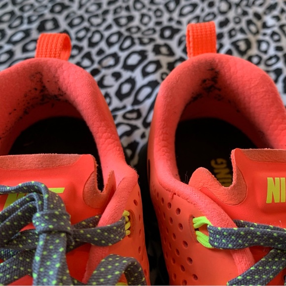 Nike Metcon FlyWire Cross-Training Sneakers - Picture 12 of 12